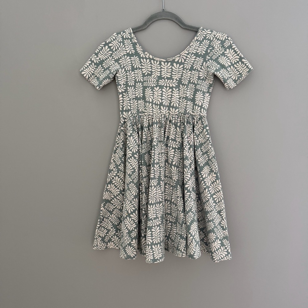Size 7 Alice and Ames Floral Green and White Kids Dress